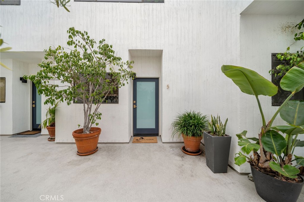Fully Remodeled Townhome on Iconic Abbot Kinney Blvd
Welcome to this stunning fully remodeled 2-bedroom, 2.5-bathroom townhome located directly on the world-famous Abbot Kinney Blvd in the heart of Venice Beach. This beautifully upgraded residence features brand new state-of-the-art appliances, premium finishes throughout, and an in-unit washer and dryer for ultimate convenience.
Both bedrooms are generously sized with ample closet space, and the bathrooms are elegantly updated with contemporary fixtures and sleek design. The chef’s kitchen offers top-tier appliances and abundant storage, flowing seamlessly into the dining and living areas – perfect for entertaining or relaxing at home.
This gated building offers 24-hour private security, a brand new intercom system for secure gate access, and underground garage parking with 2 dedicated spaces for added peace of mind.
Located just minutes from the sand and surf of Venice Beach, you will enjoy immediate access to some of Los Angeles’ best dining, boutique shopping, art galleries, yoga studios, and coffee shops, all right outside your door on Abbot Kinney Blvd. Experience the unique blend of laid-back beach lifestyle and vibrant urban culture that makes Venice one of the most coveted neighborhoods in Southern California.
Don’t miss this rare opportunity to own a move-in-ready luxury townhome in an unbeatable Venice Beach location.