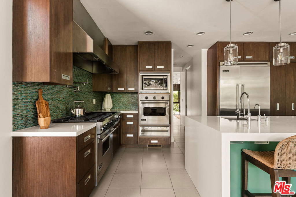 Properties 3 17352 Magnolia Boulevard