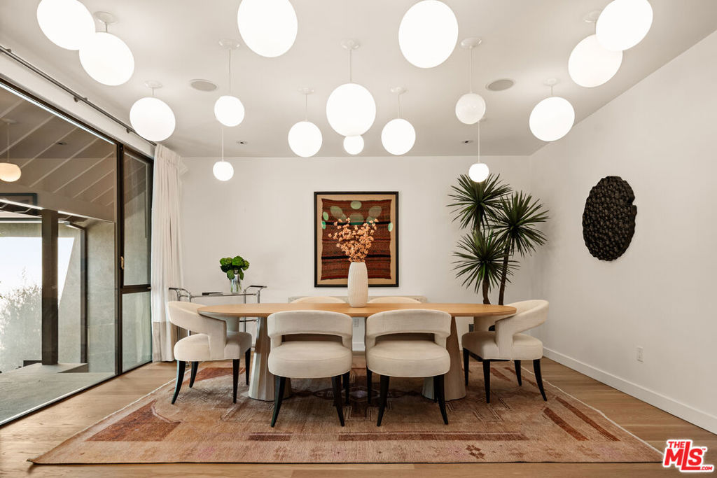 Properties 1 17352 Magnolia Boulevard