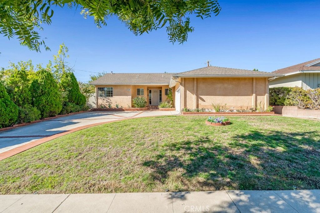 Photo of 11435 Gothic, Granada Hills, CA 91344 (MLS # GD25258791)