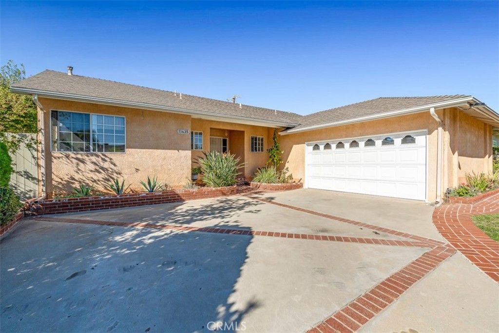 Photo of 11435 Gothic, Granada Hills, CA 91344 (MLS # GD25258791)