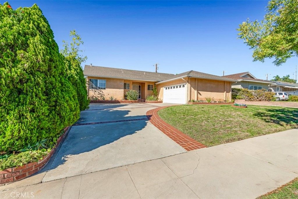 Photo of 11435 Gothic, Granada Hills, CA 91344 (MLS # GD25258791)