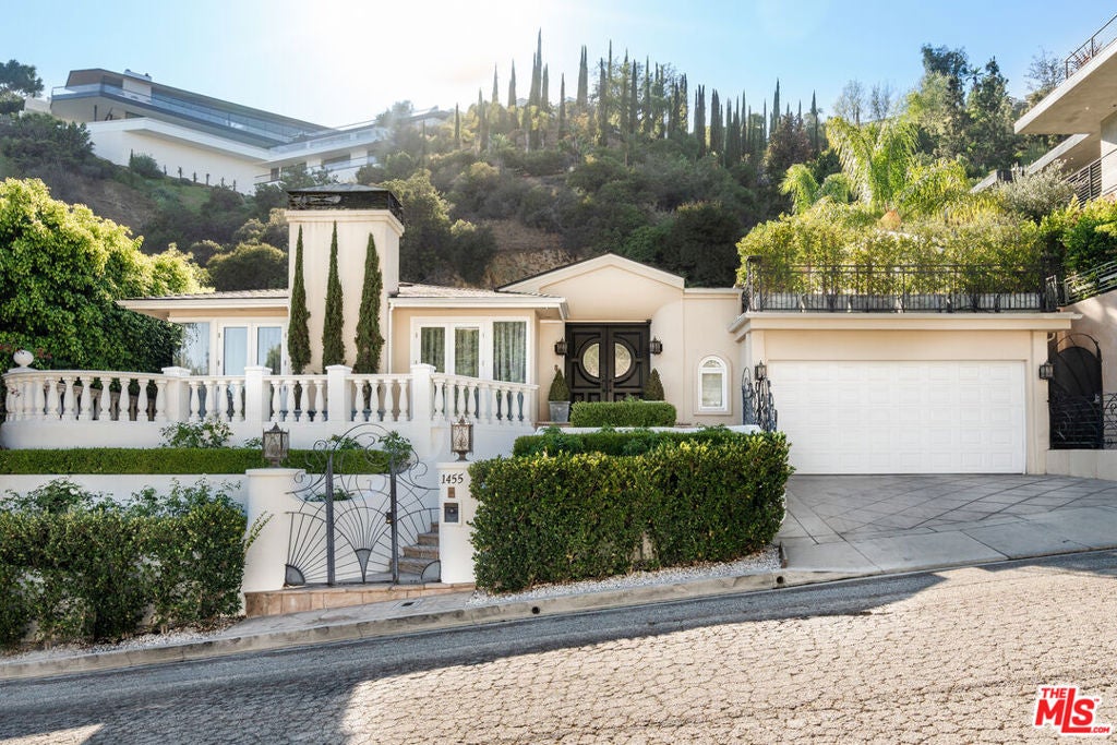 1455 Rising Glen Road