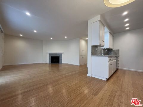 Photo of 11937 Darlington Avenue #5, Los Angeles, CA 90049 (MLS # 26638111)
