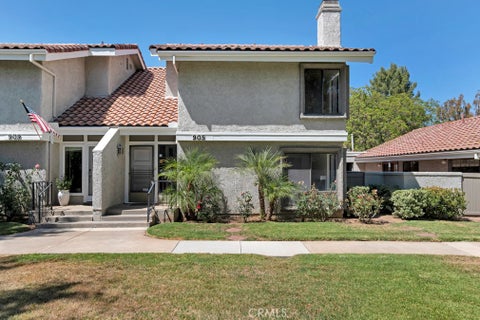 Photo of 905 Thistlegate RD, Oak Park, CA 91377 (MLS # SR26098818)