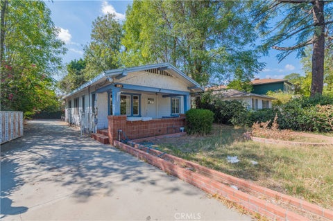 Photo of 93 N Craig Avenue, Pasadena, CA 91107 (MLS # OC26209094)