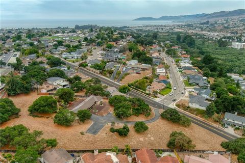 Tiny photo for 910 N 12th Street, Grover Beach, CA 93433 (MLS # PI26028246)
