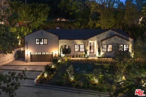 Photo of 3236 Longridge Terrace, Sherman Oaks, CA 91423 (MLS # 26662871)