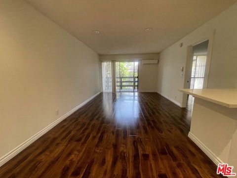 Photo of 525 S Ardmore Avenue #260, Los Angeles, CA 90020 (MLS # 26829671)