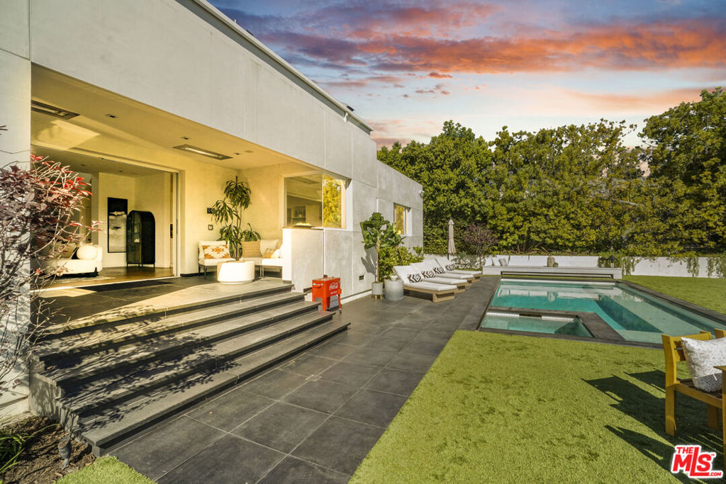 1116 Linda Flora Drive