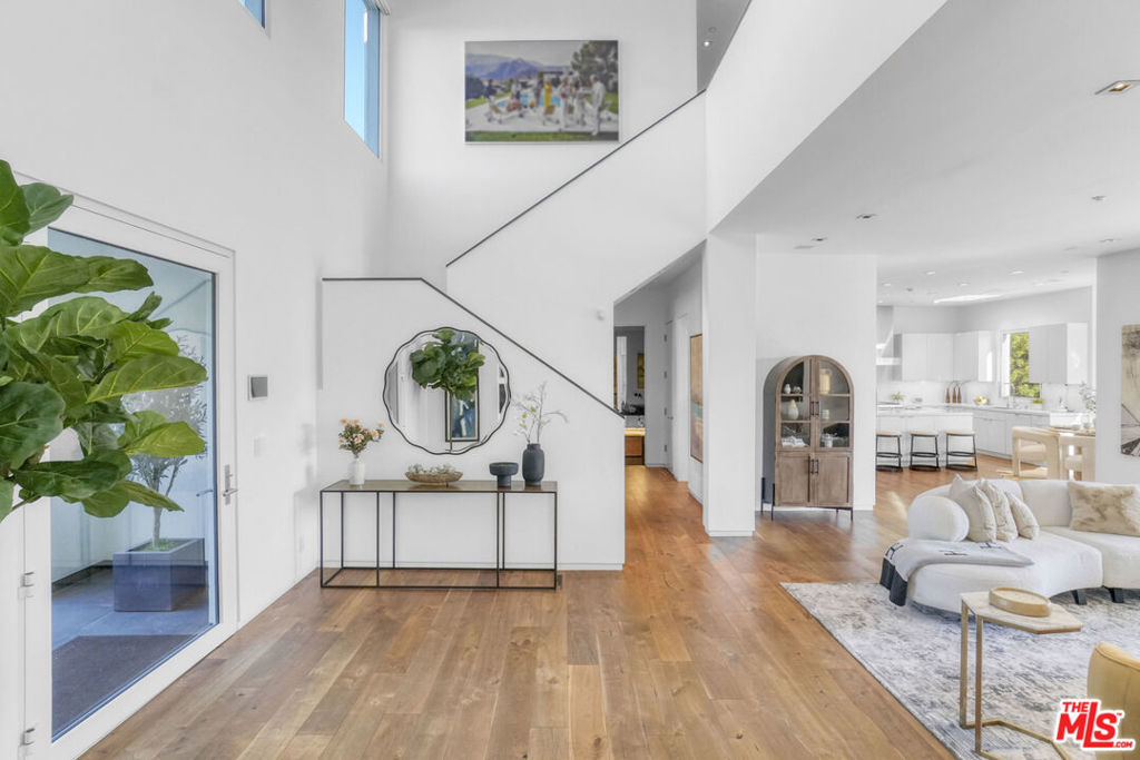 1116 Linda Flora Drive