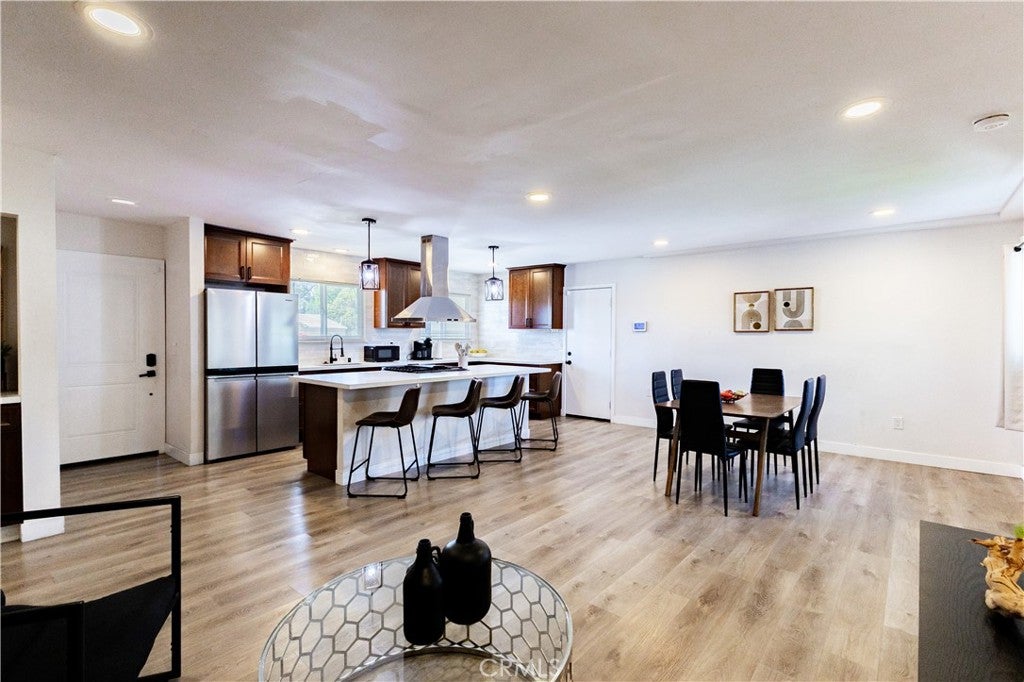 9903 Lindo Lake