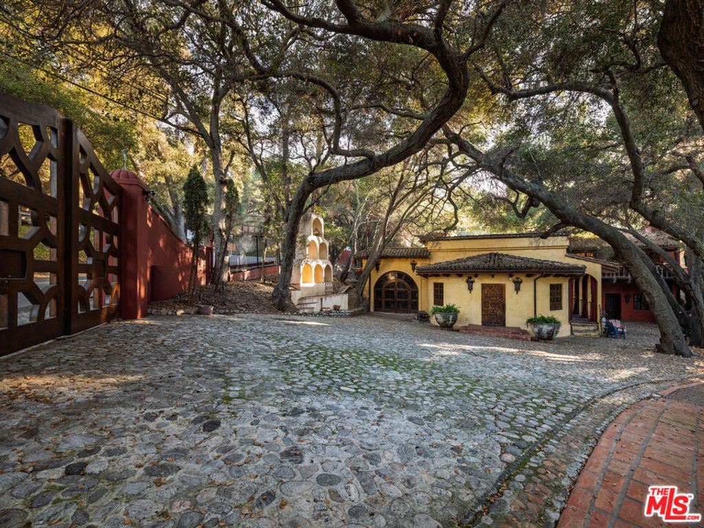 Photo of 1135 N Topanga Canyon Boulevard, Topanga, CA 90290 (MLS # 26639415)