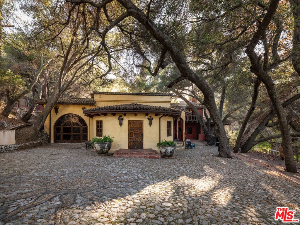 Photo of 1135 N Topanga Canyon Boulevard, Topanga, CA 90290 (MLS # 26639415)