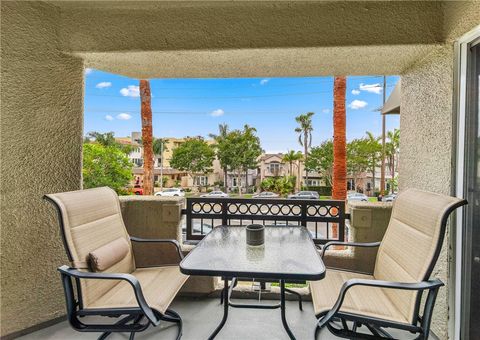 Photo of 430 Lake Street #204, Huntington Beach, CA 92648 (MLS # OC25226103)