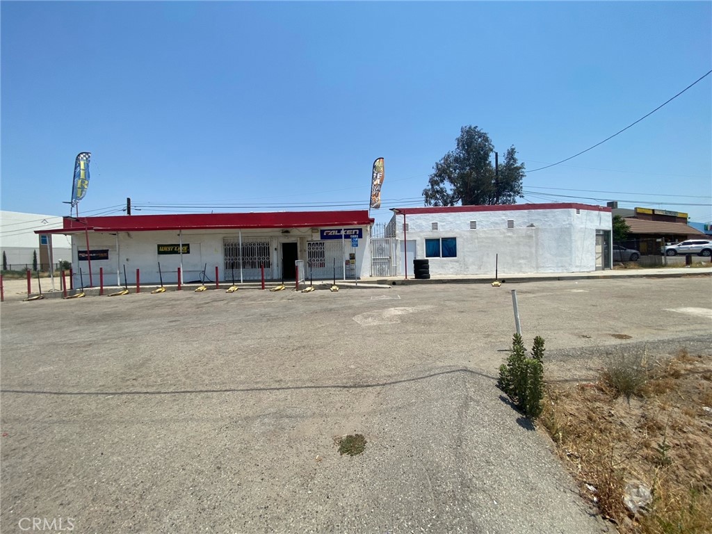The subject consists of three wood frame stucco buildings in two addresses. 13958 Old 215 Frontage Rd consists of two units on a concrete slab foundation. It has a wheel & tire store with display of wheel & tires and a sales office. 13960 Old 215 Frontage Rd has retail space (currently used for installation work) on a raised foundation with vinyl floor interior. This unit also has storage space, 2 restrooms and offices. There is a detached residential unit with comp shingle roof behind the retail space which has 1 bedroom, 1 bath, living room, kitchen. All these three buildings are 6,416 sq in 37,897 sq lot. Great potential!