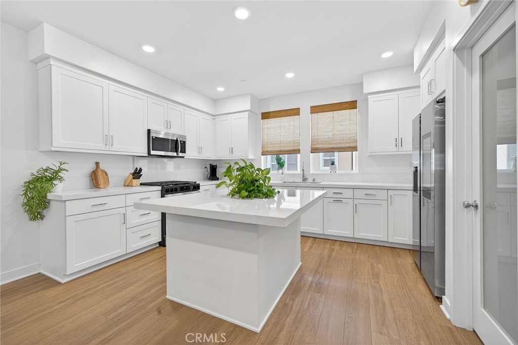 1044 N Anaheim