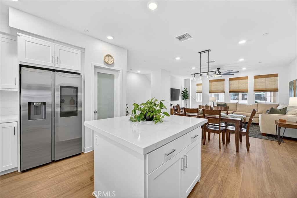 1044 N Anaheim