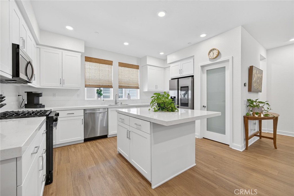 1044 N Anaheim
