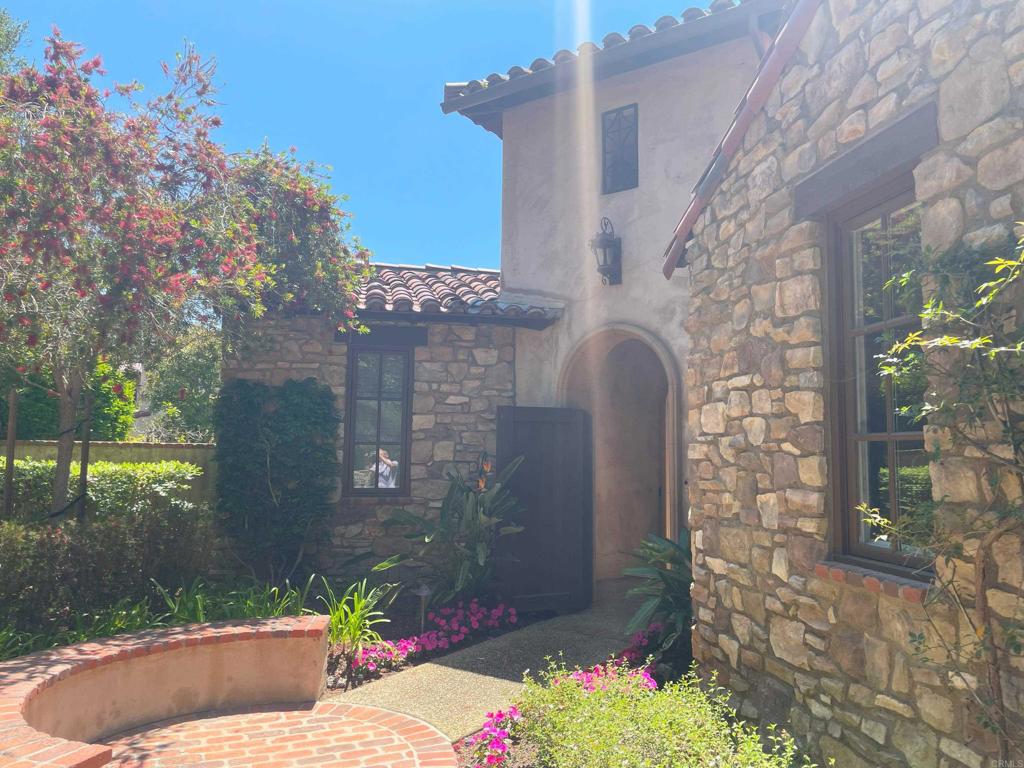 7083 Calle Portone