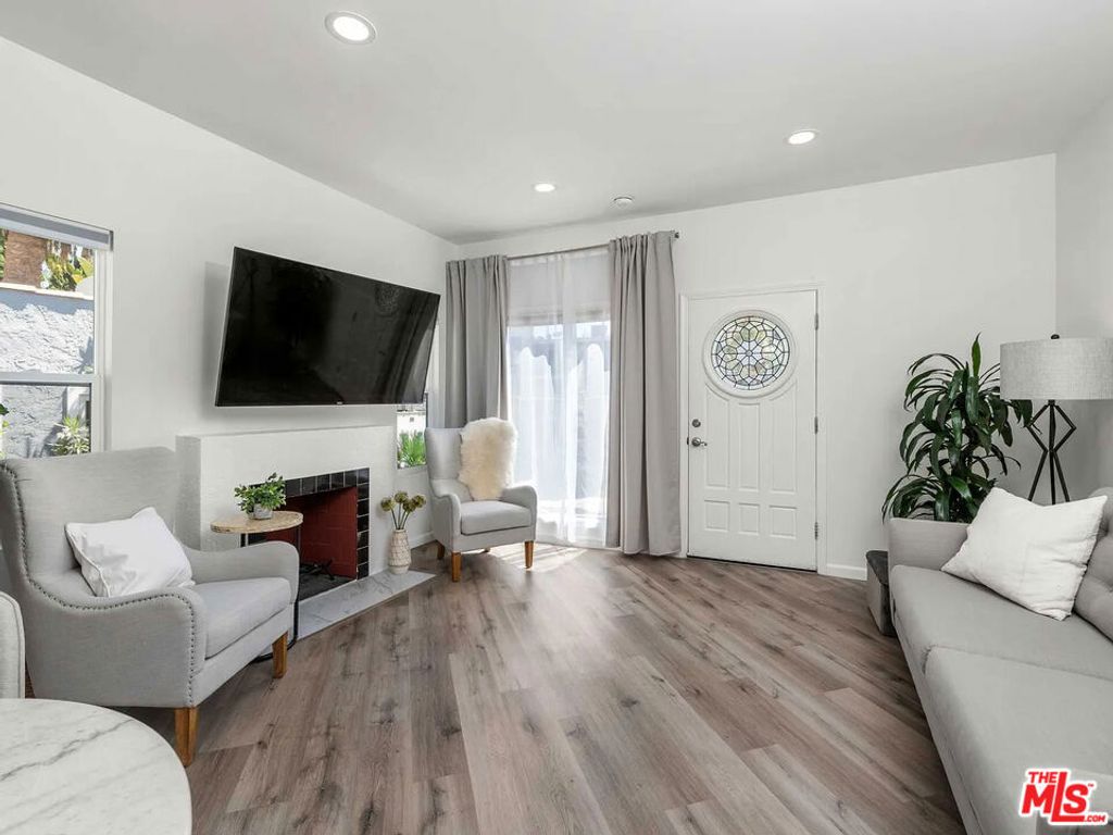 Photo of 8823 Betty Way, West Hollywood, CA 90069 (MLS # 26649535)