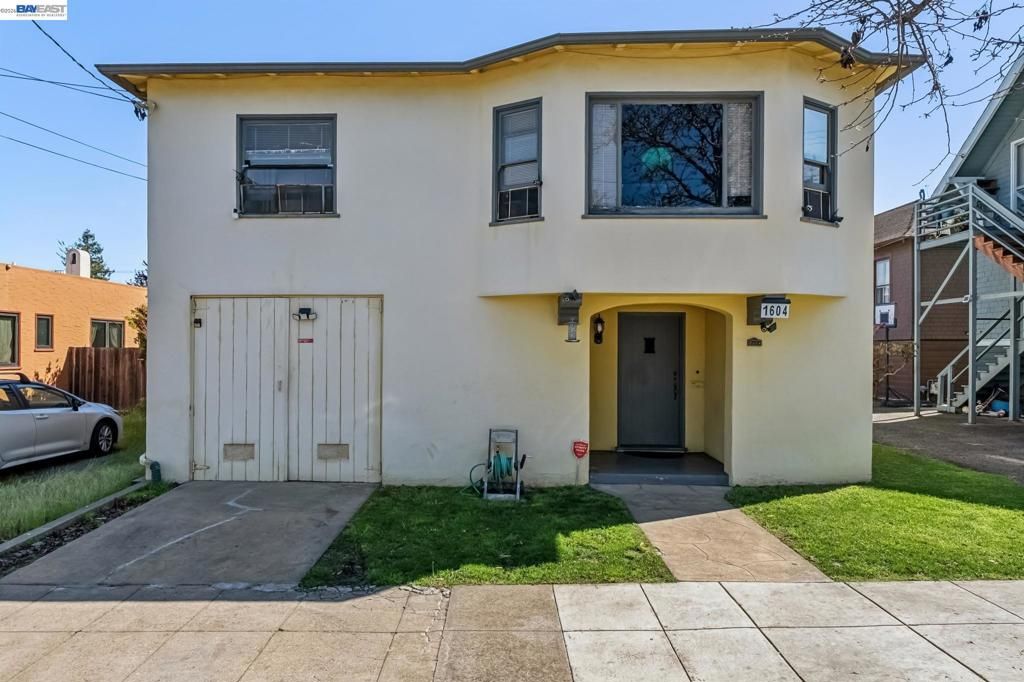Photo of 1604 Schiller St St, Alameda, CA 94501 (MLS # 41131453)