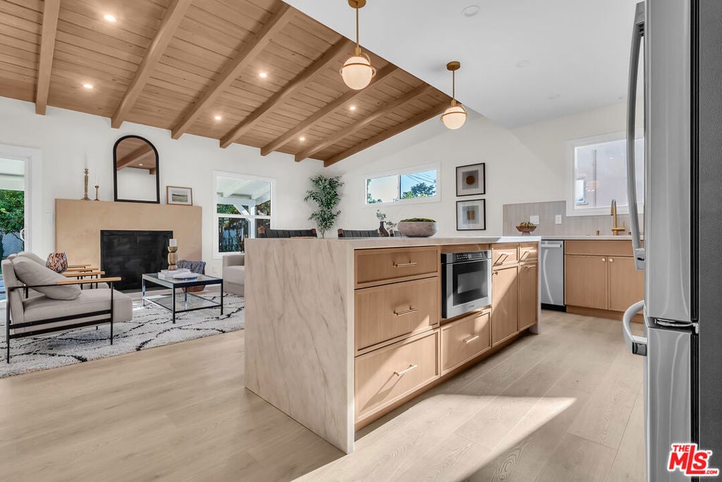 14930 Leadwell Street, Los Angeles CA 91405