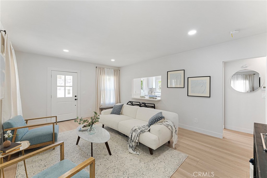 2626 Crestmoore Place