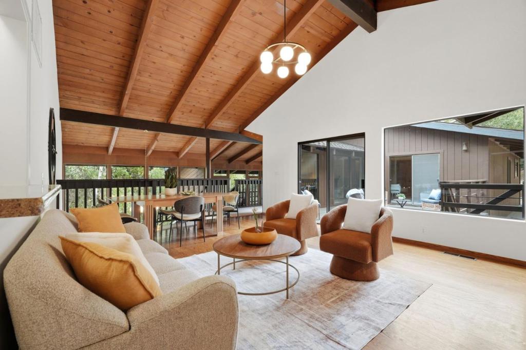 101 Ravinia Way