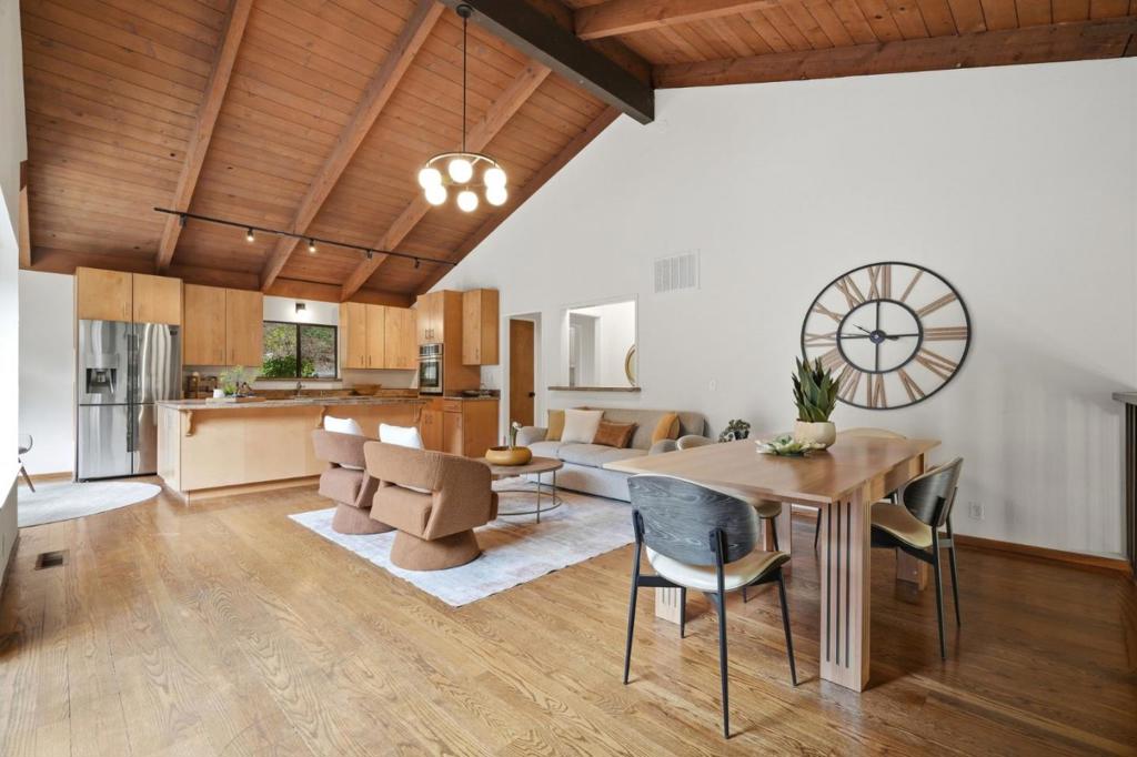 101 Ravinia Way