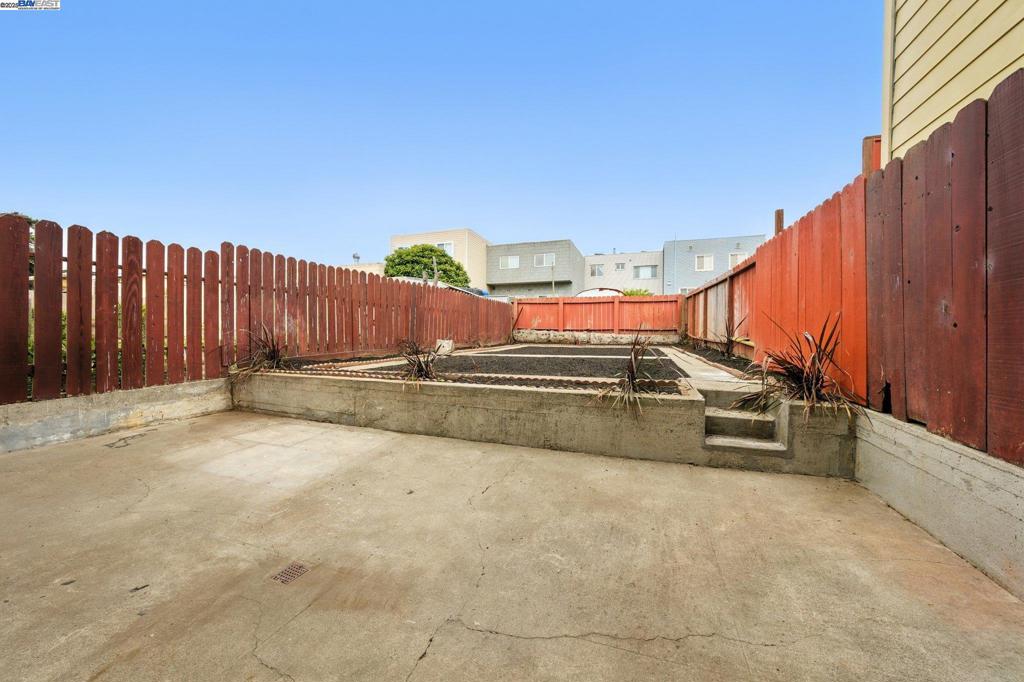 DALY CITY - Residential