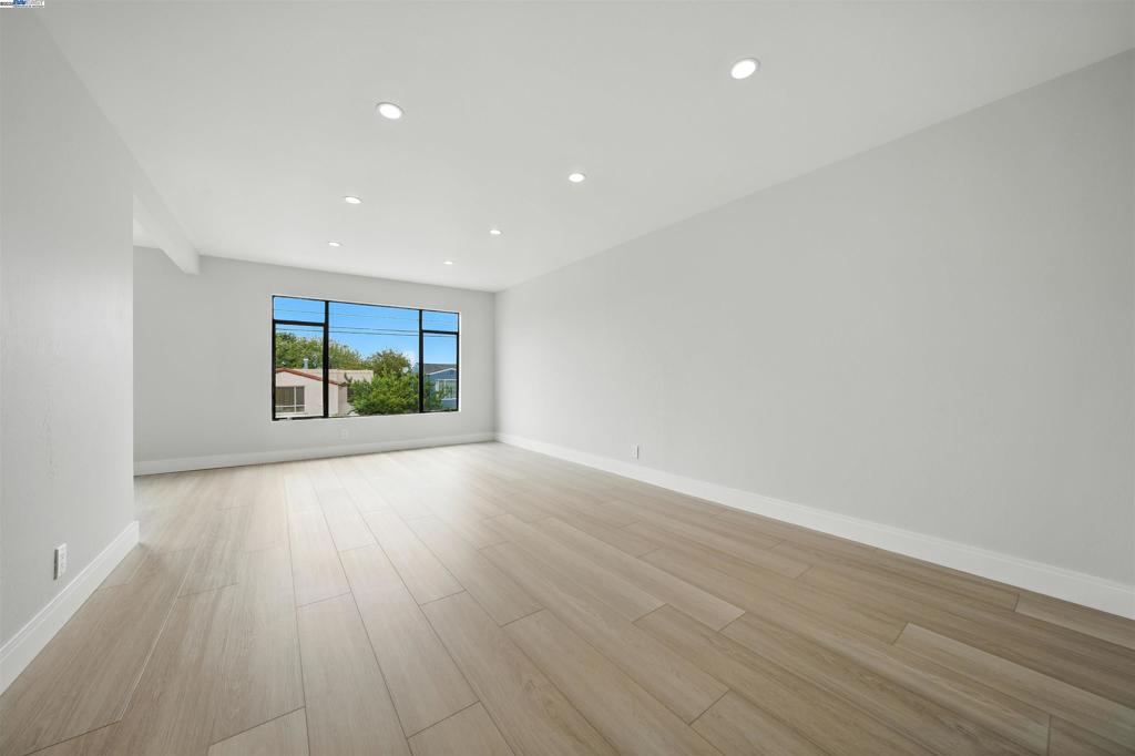 DALY CITY - Residential