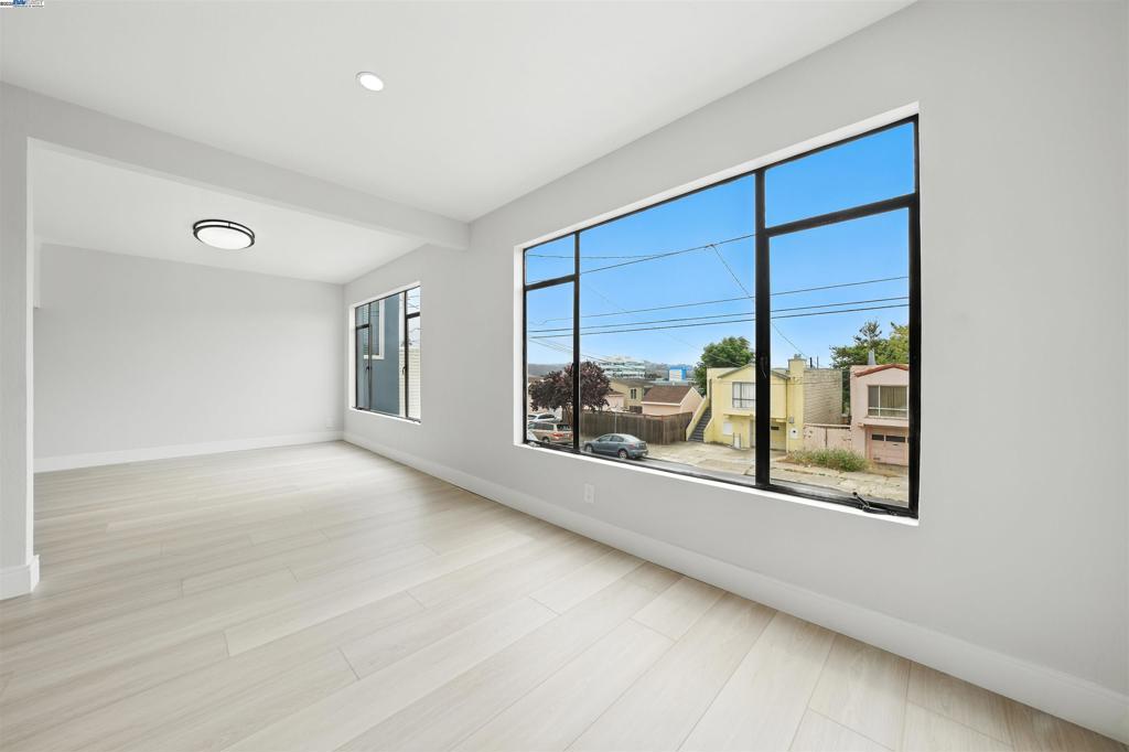 DALY CITY - Residential