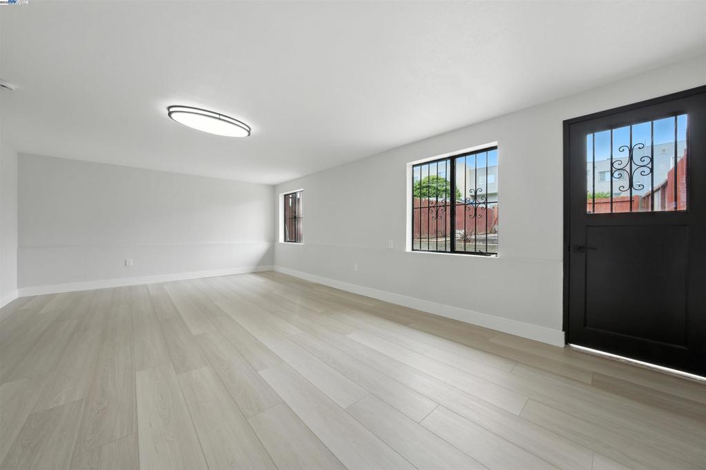 DALY CITY - Residential