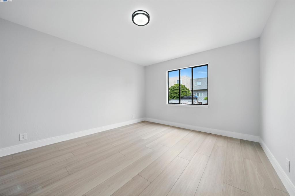 DALY CITY - Residential