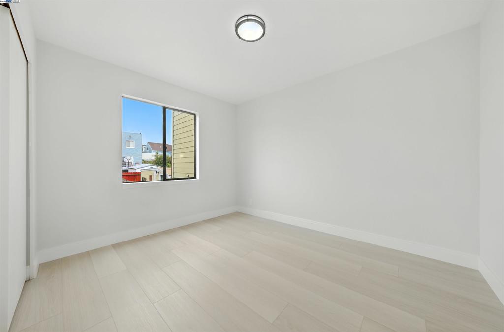 DALY CITY - Residential