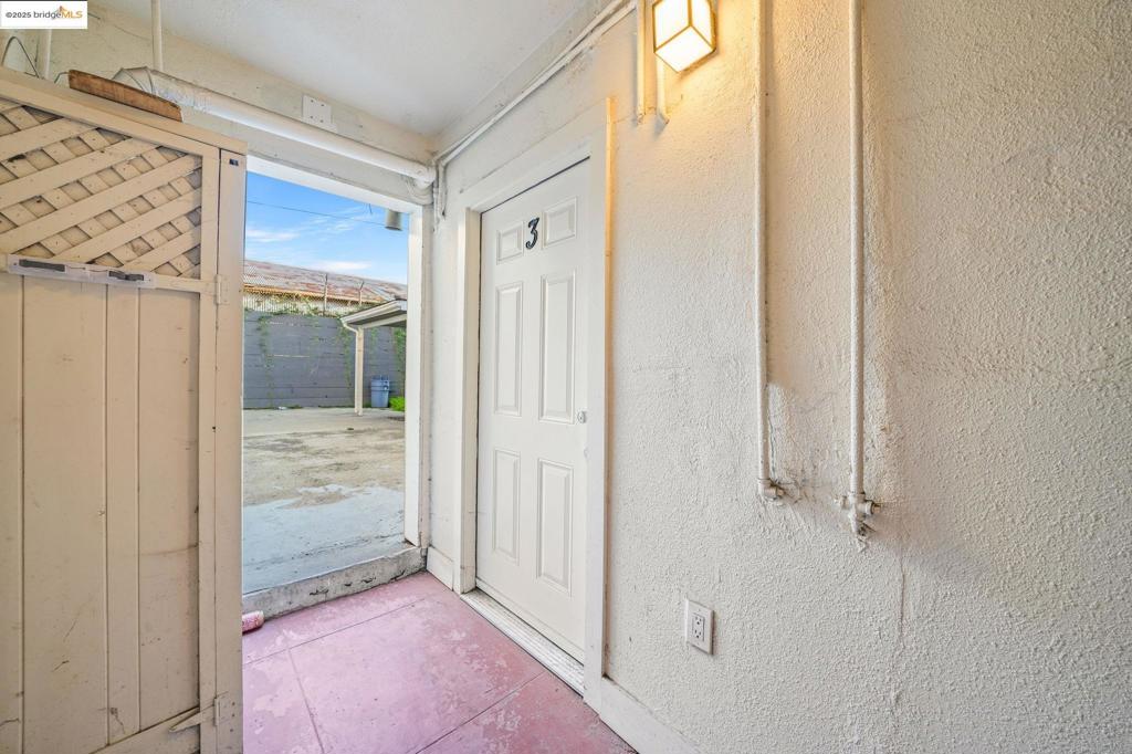 OAKLAND - Residential Income