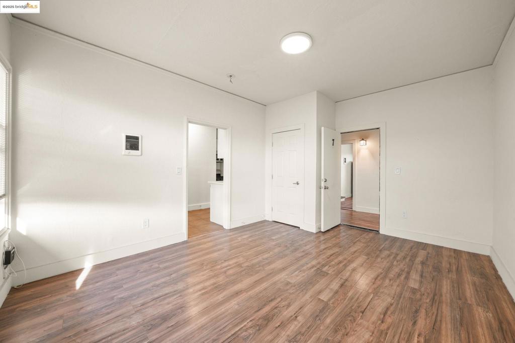 OAKLAND - Residential Income