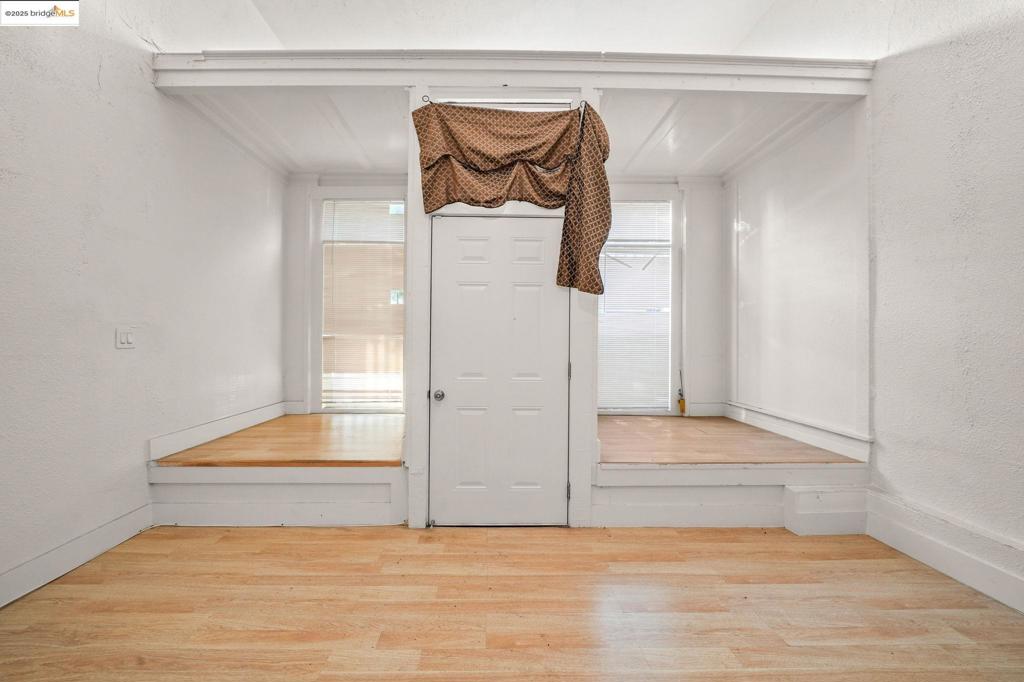 OAKLAND - Residential Income