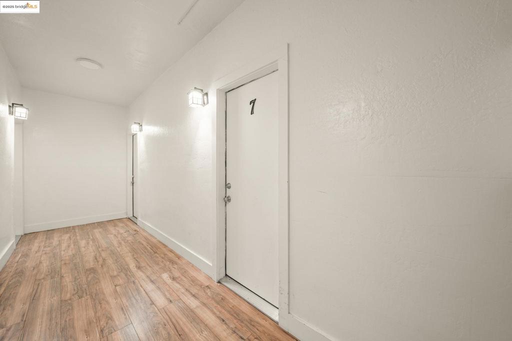 OAKLAND - Residential Income