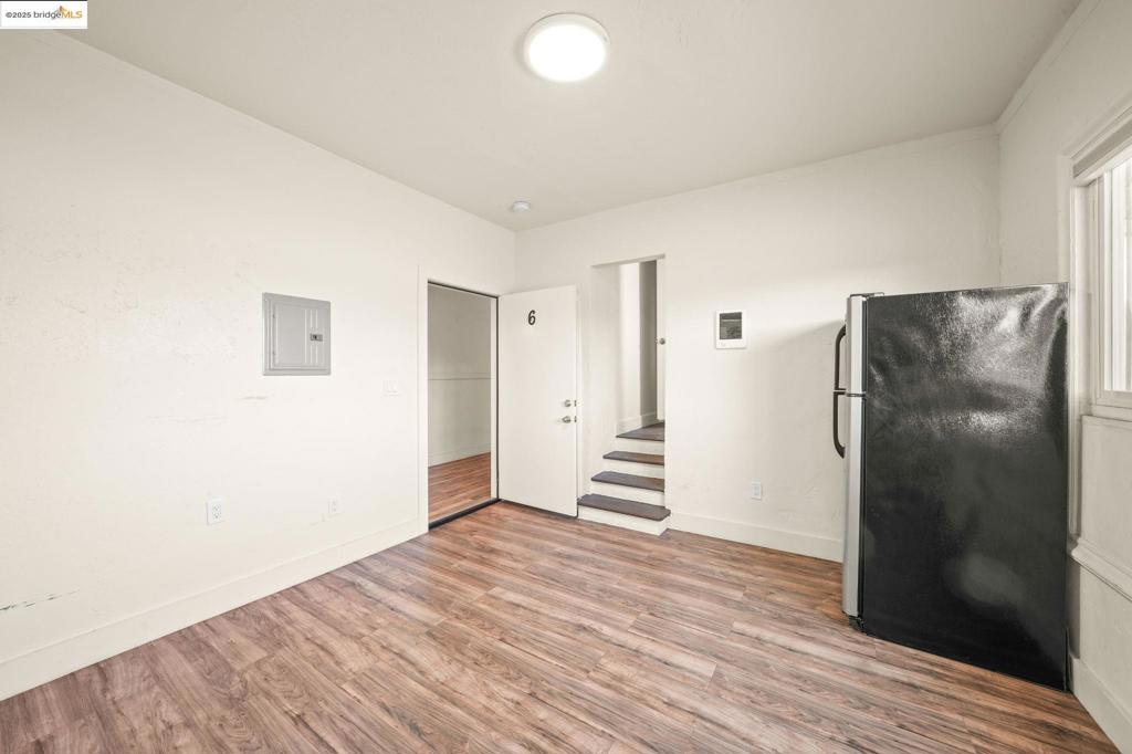 OAKLAND - Residential Income