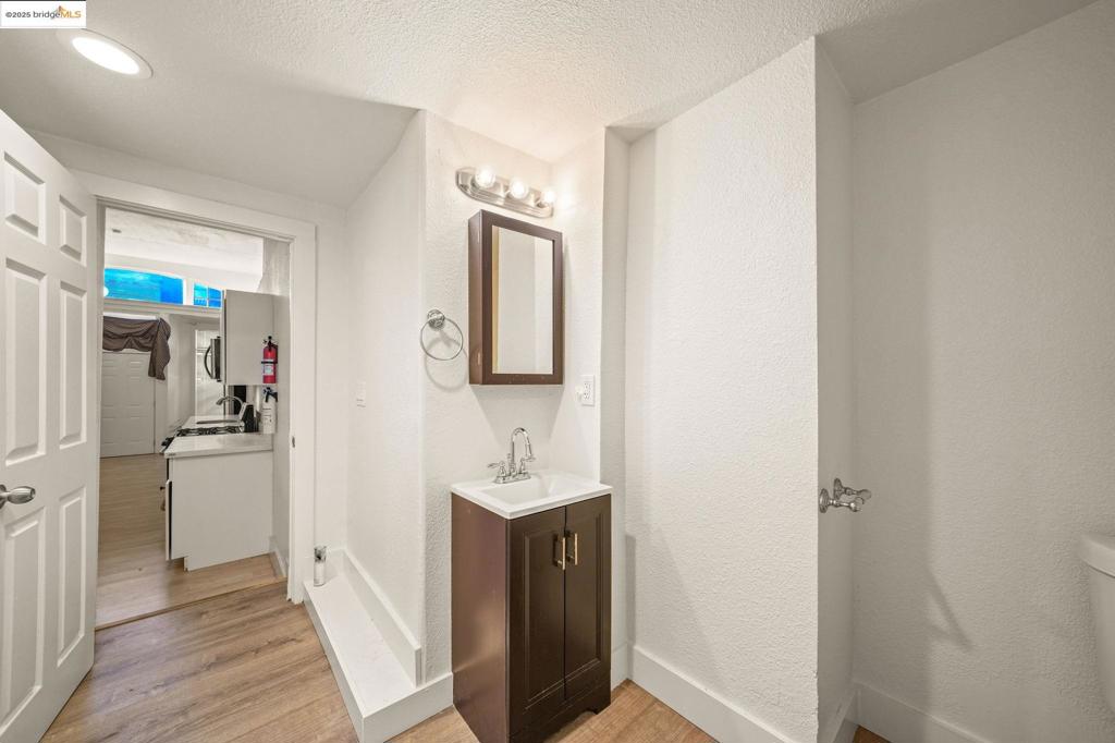 OAKLAND - Residential Income