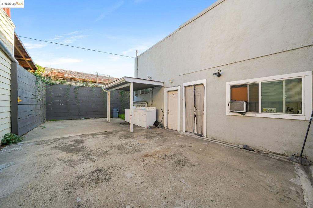 OAKLAND - Residential Income