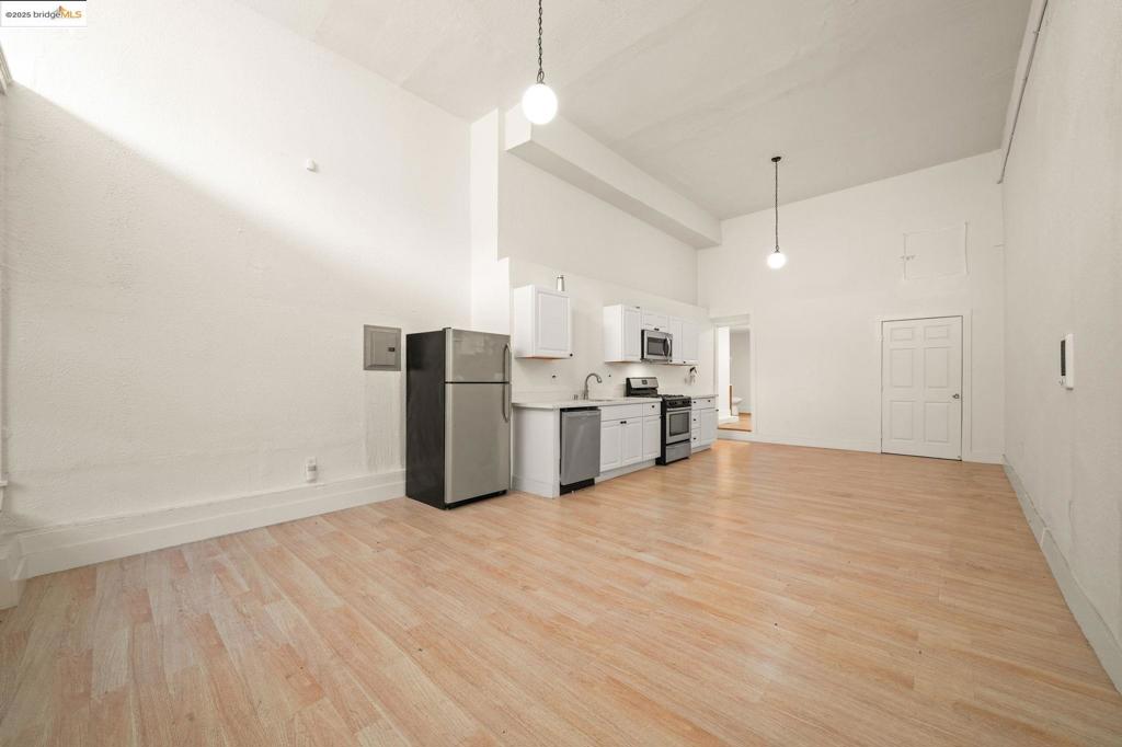 OAKLAND - Residential Income