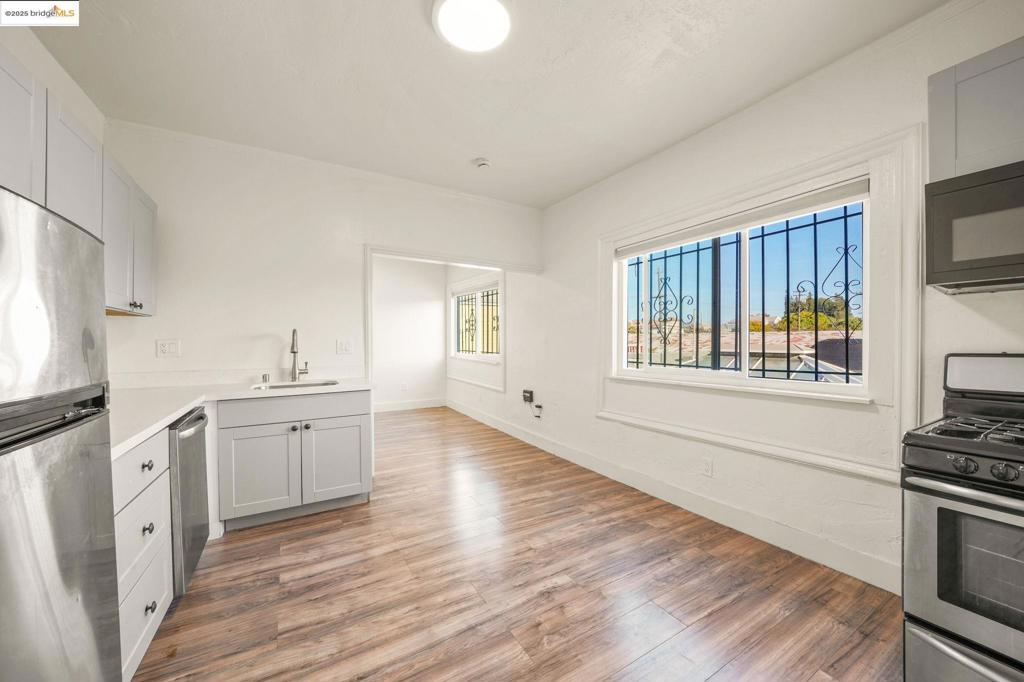 OAKLAND - Residential Income