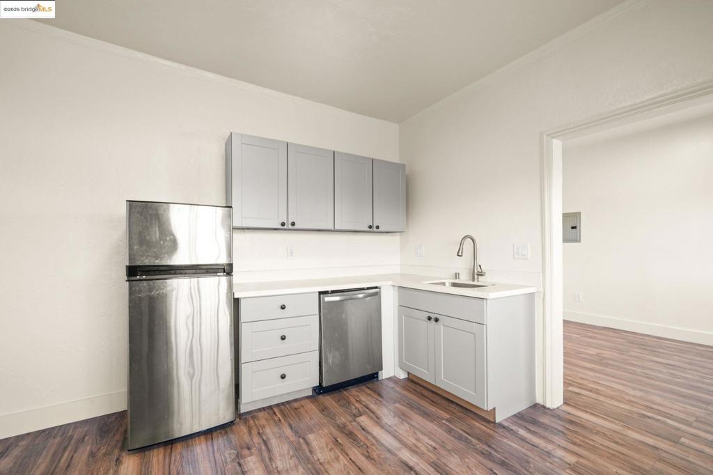 OAKLAND - Residential Income