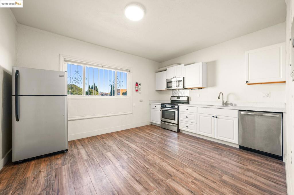 OAKLAND - Residential Income