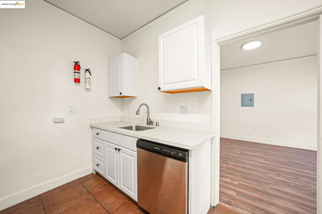 OAKLAND - Residential Income