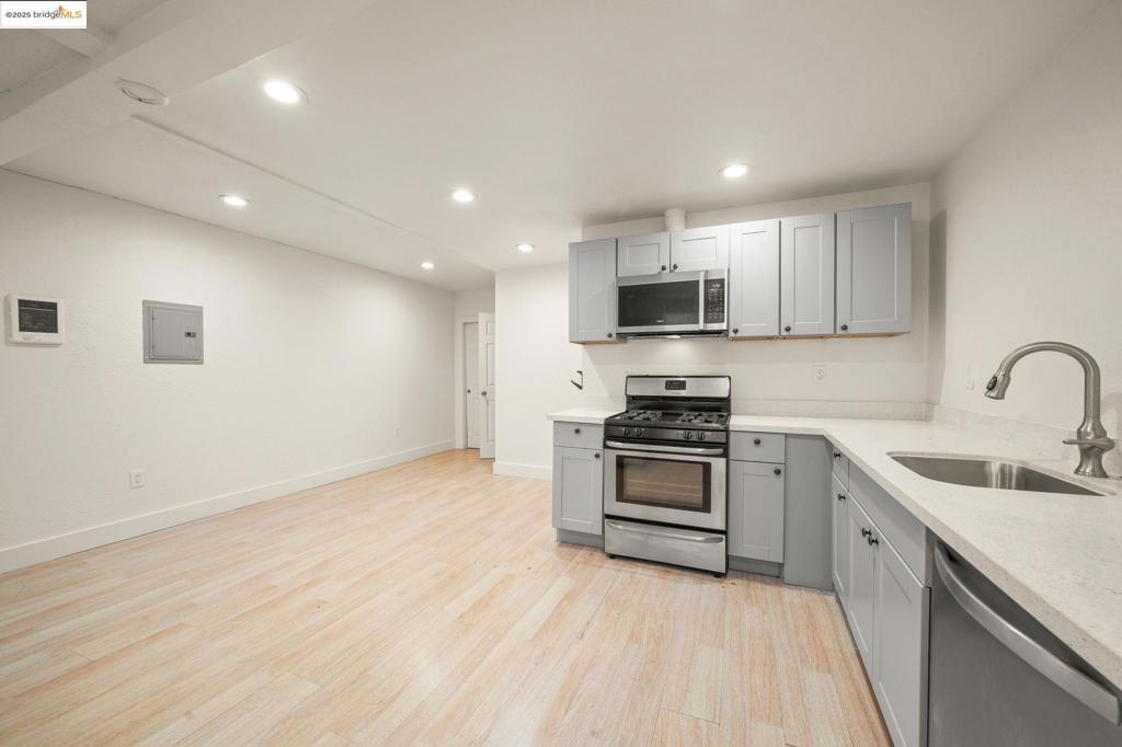 OAKLAND - Residential Income