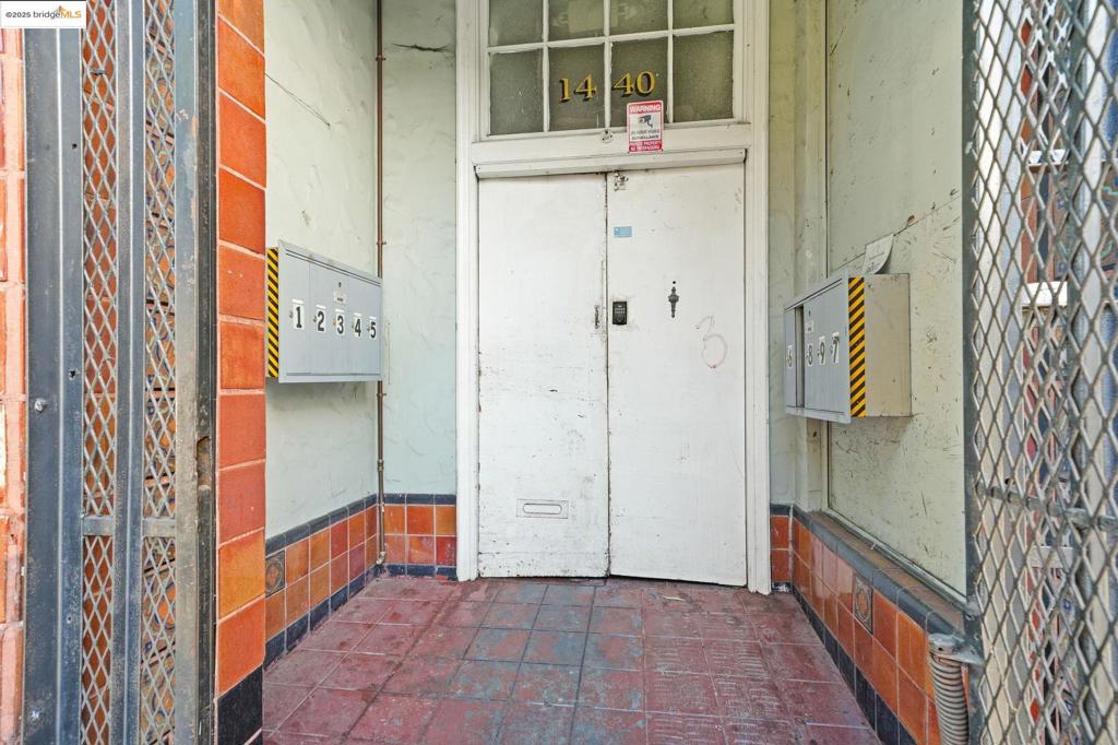 OAKLAND - Residential Income